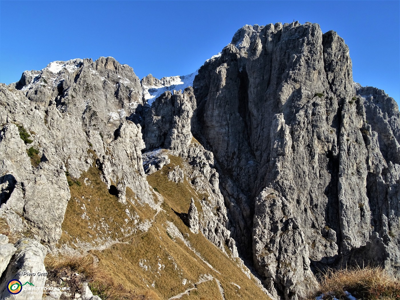 56 Vista sul Sent. 10 'Cecilia' per cima Grignetta.JPG